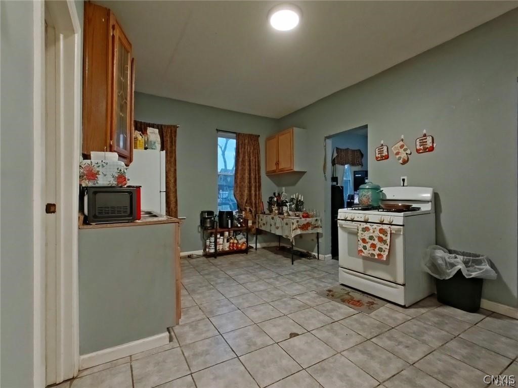 418 Bacon Street Utica, NY 13501 - Photo 13 of 48