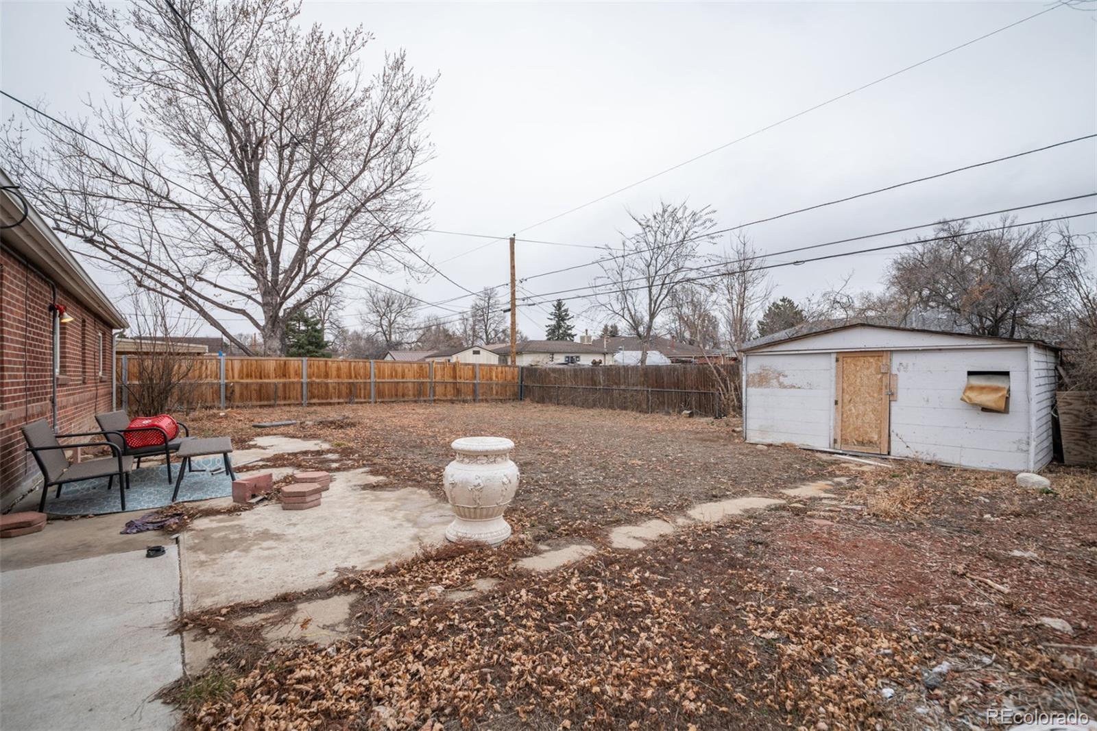 840 Tucson Street Aurora, CO 80011 - Photo 23 of 29 a front view of a house with sitting area