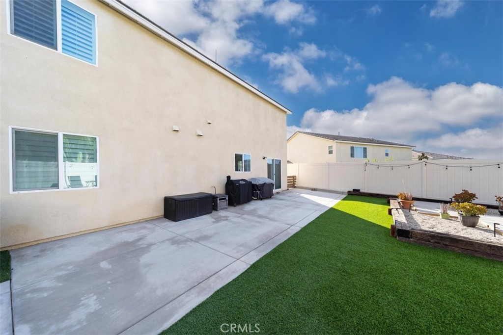 32078 Rambling Court Winchester, CA 92596 - Photo 45 of 48 a backyard of a house with table and chairs