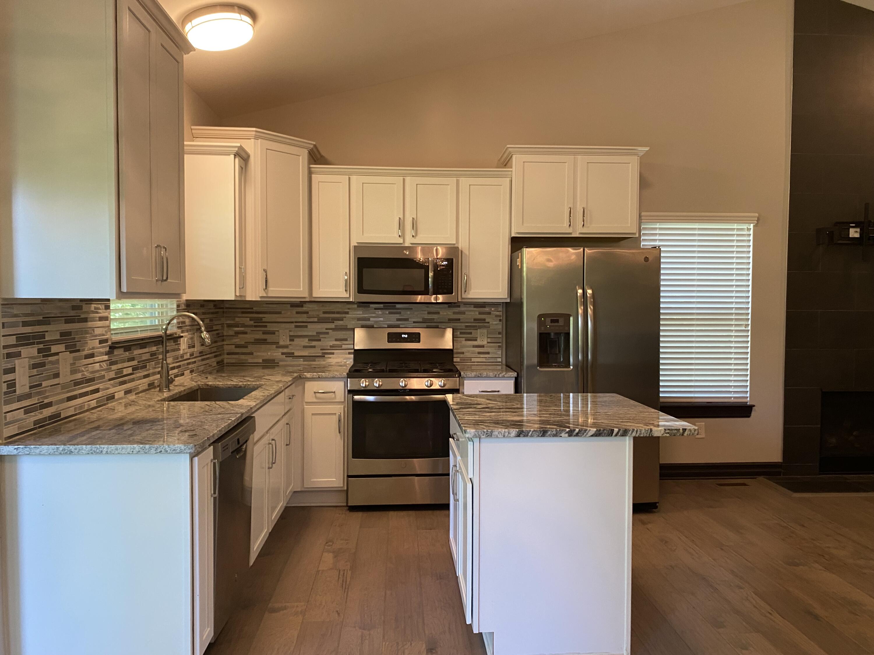 9915 Wayne Road Livonia, MI 48150 - Photo 13 of 38 IMG_2718
