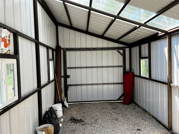 a view of a house with backyard and trees