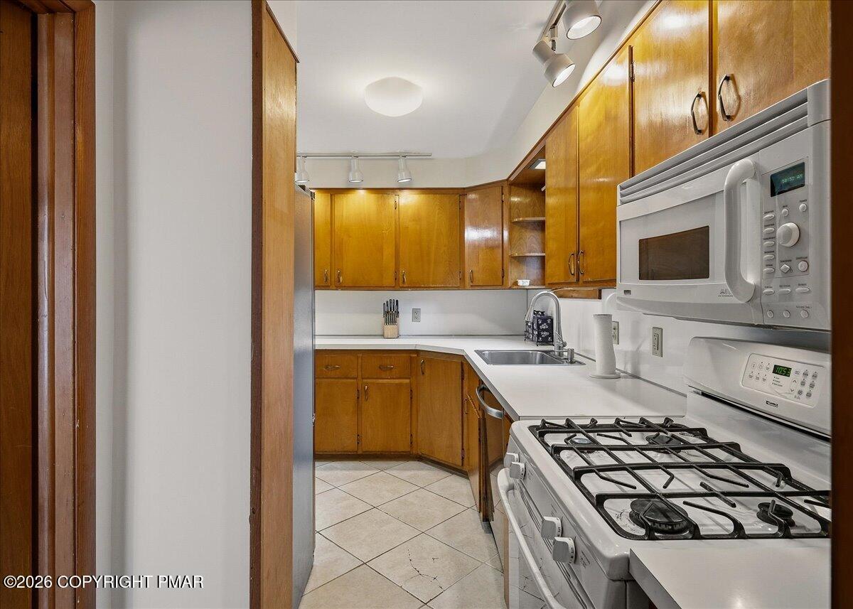 310 Albert Road Stroudsburg, PA 18360 - Photo 15 of 54 Kitchen