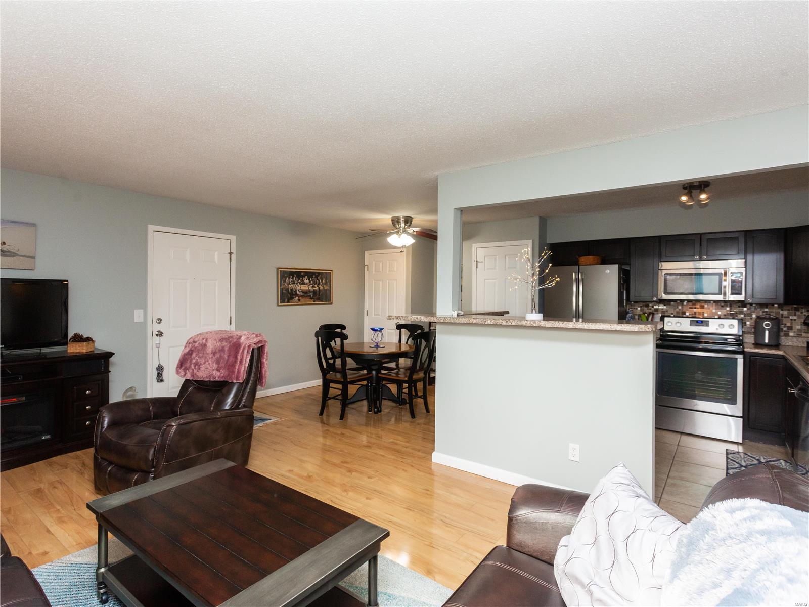 5571 Heintz Road, Unit 7 St. Louis, MO 63129 - Photo 3 of 32 Gallery Image 3