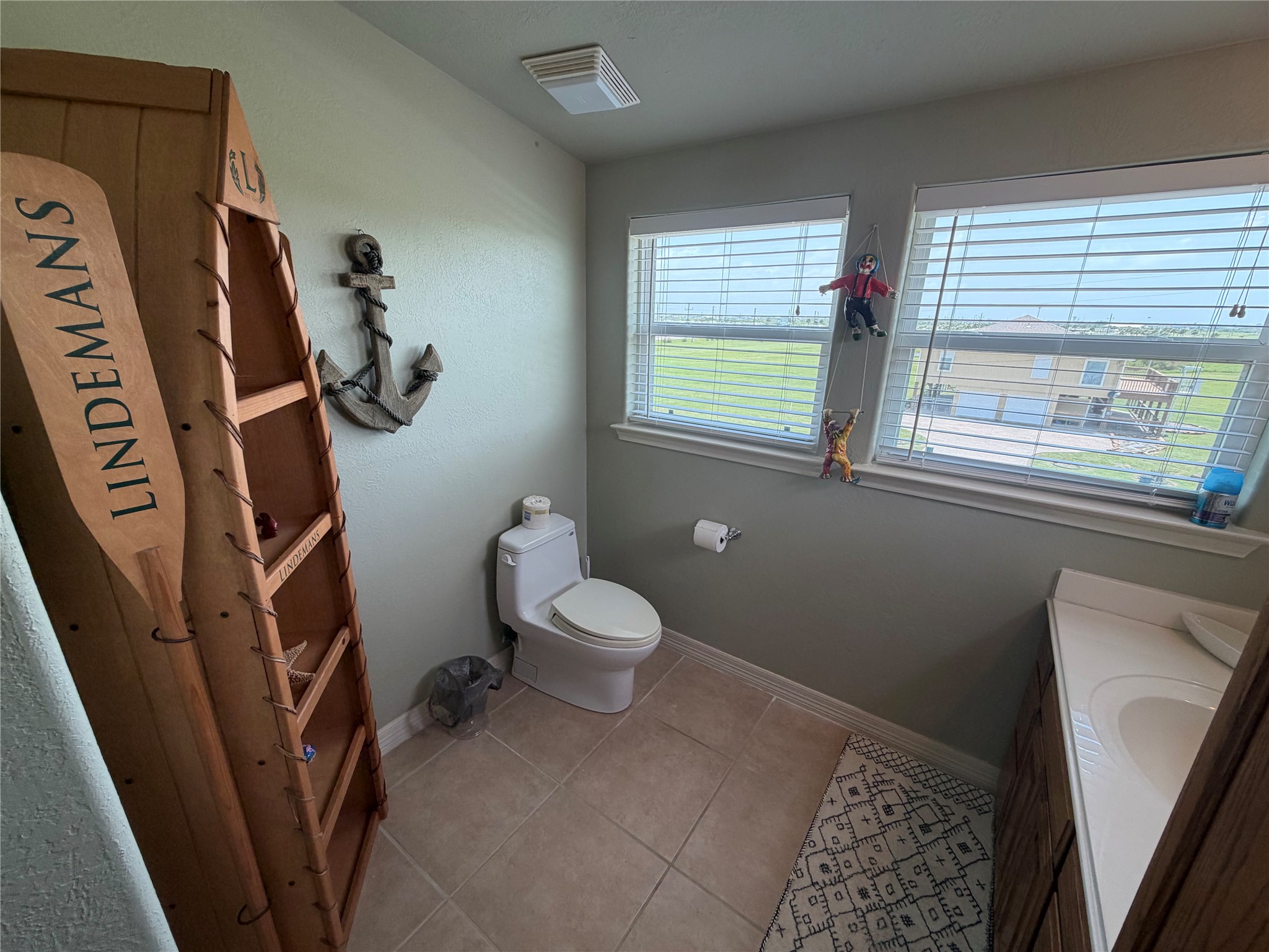 979 Rancho Carribe Drive Crystal Beach, TX 77650 - Photo 46 of 50 Upstairs bathroom