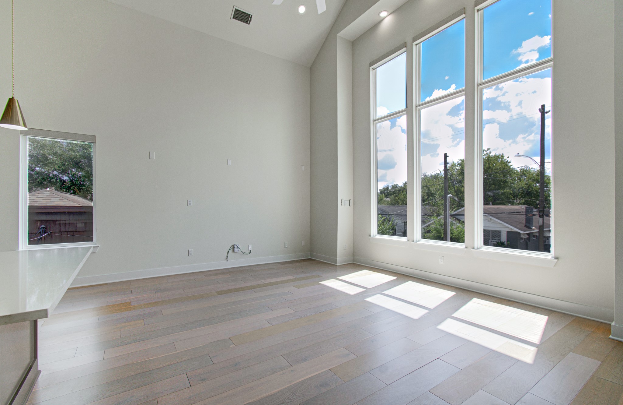 3107 Webster Street, Unit B Houston, TX 77004 - Photo 17 of 39 Living Room