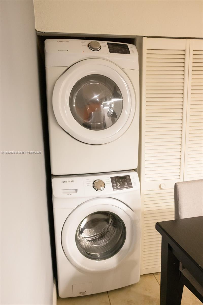 West End Miami, FL 33193 - Photo 9 of 23 a utility room with dryer and washer