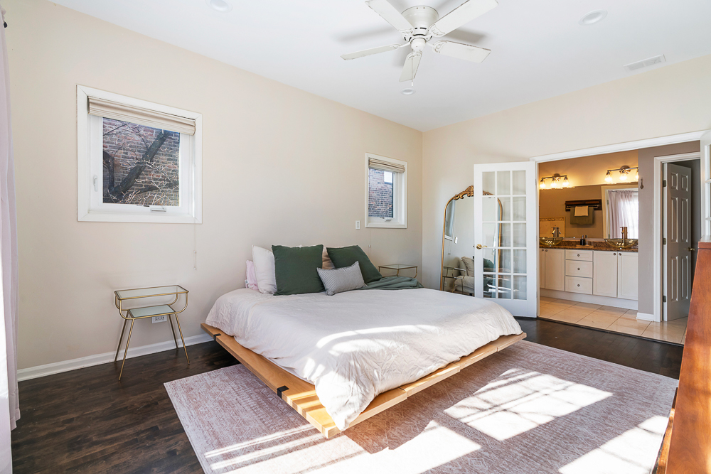 1002 West Altgeld Street, Unit 1002 Chicago, IL 60614 - Photo 14 of 39 a bedroom with a large bed and a rug