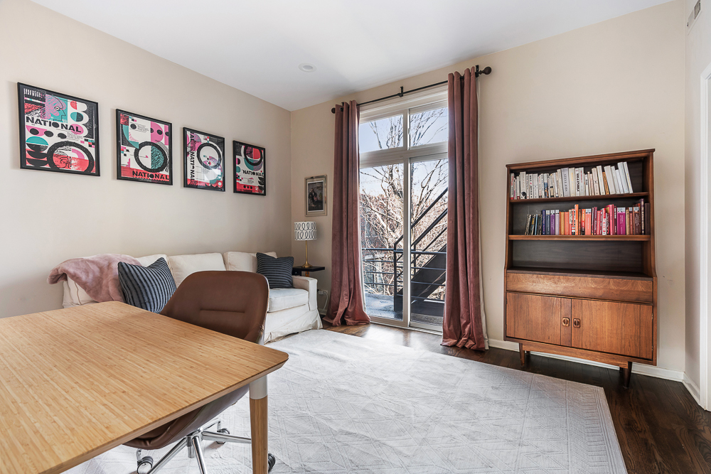 1002 West Altgeld Street, Unit 1002 Chicago, IL 60614 - Photo 21 of 39 a living room with furniture and a window