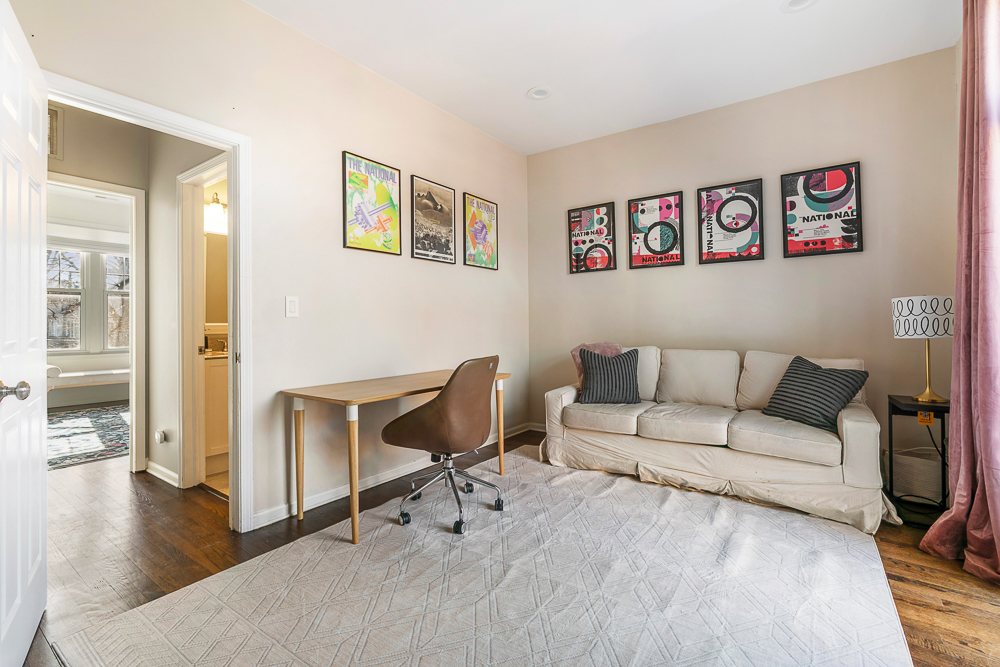 1002 West Altgeld Street, Unit 1002 Chicago, IL 60614 - Photo 22 of 39 a living room with furniture and a wooden floor