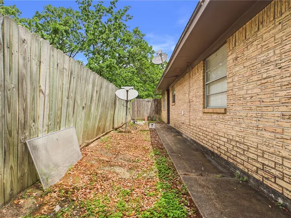 $950 | 2208 Young Place, Unit B, Bryan, TX 77807