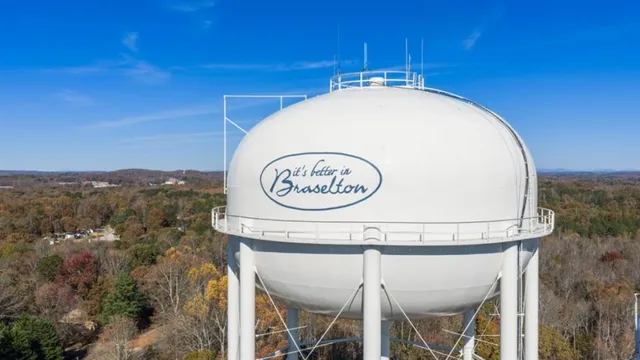 a sign that is on the side of a building