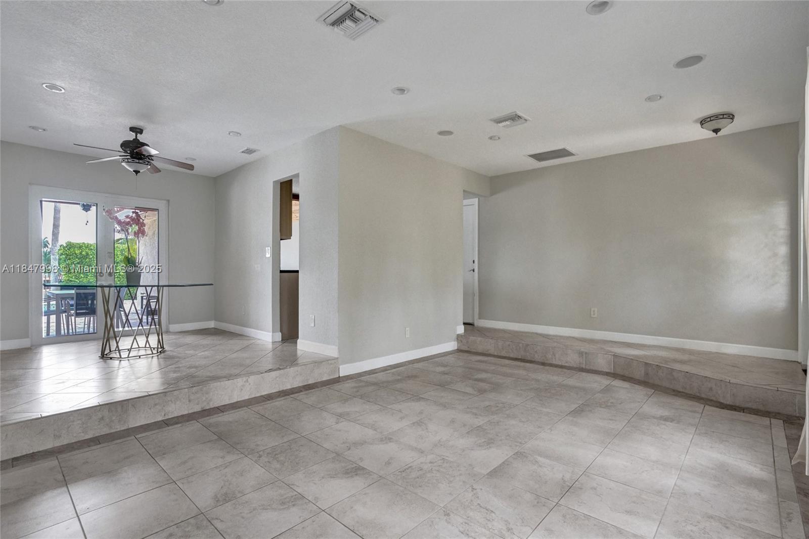 571 Southeast 11th Street Pompano Beach, FL 33060 - Photo 18 of 37