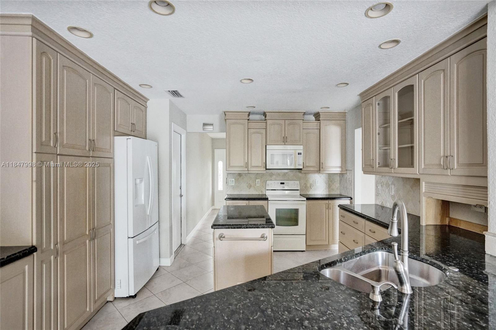 571 Southeast 11th Street Pompano Beach, FL 33060 - Photo 20 of 37