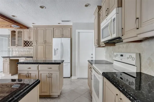 $1,250,000 | 571 Southeast 11th Street, Pompano Beach, FL 33060