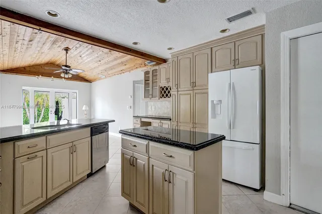 $1,250,000 | 571 Southeast 11th Street, Pompano Beach, FL 33060