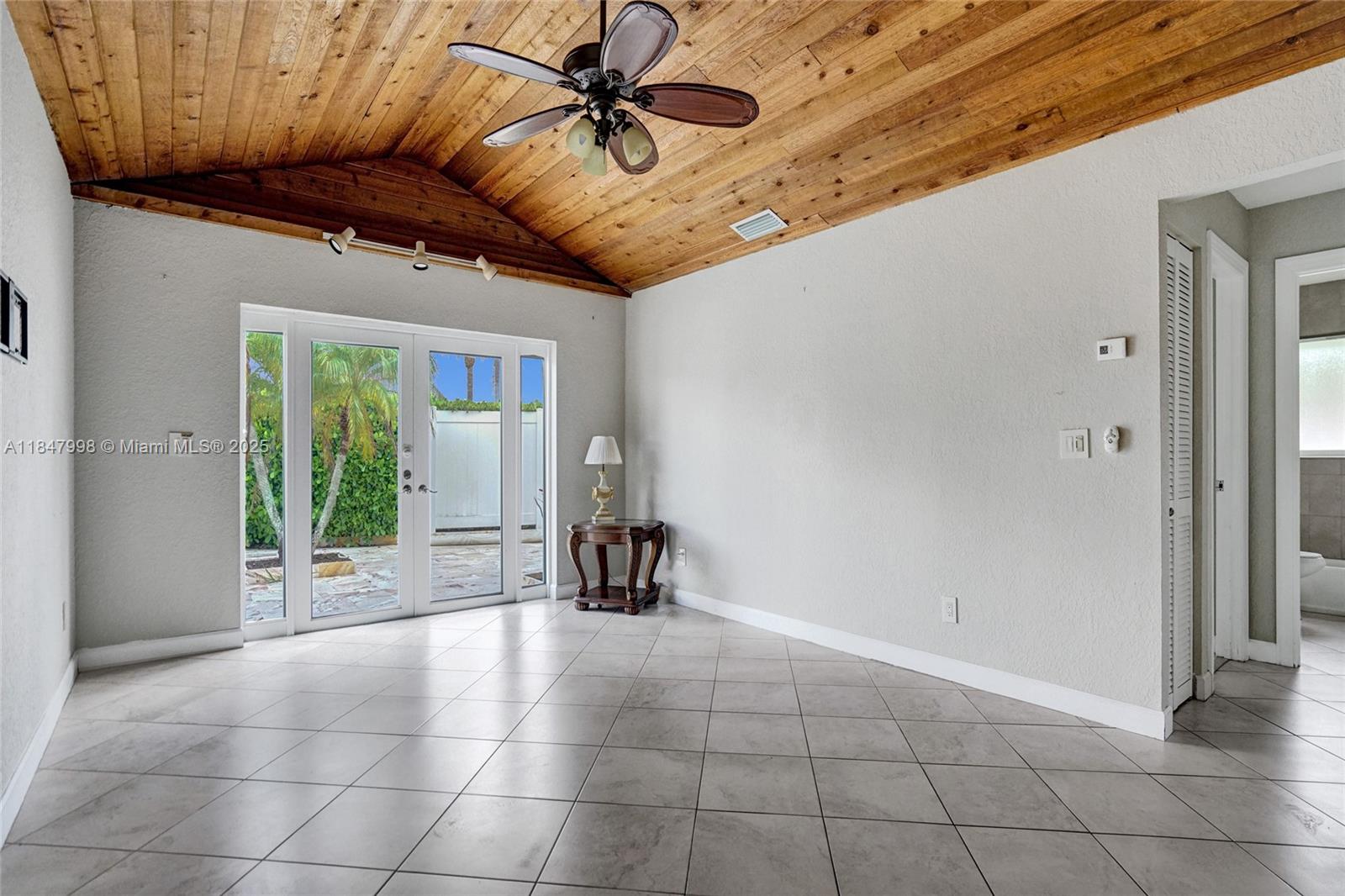 571 Southeast 11th Street Pompano Beach, FL 33060 - Photo 25 of 37