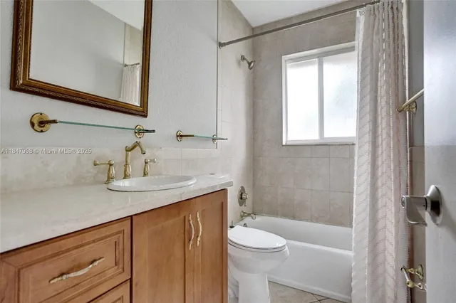 $1,250,000 | 571 Southeast 11th Street, Pompano Beach, FL 33060