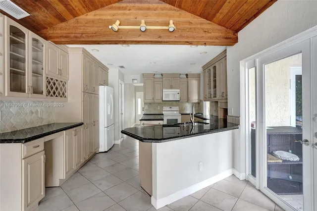 $1,250,000 | 571 Southeast 11th Street, Pompano Beach, FL 33060