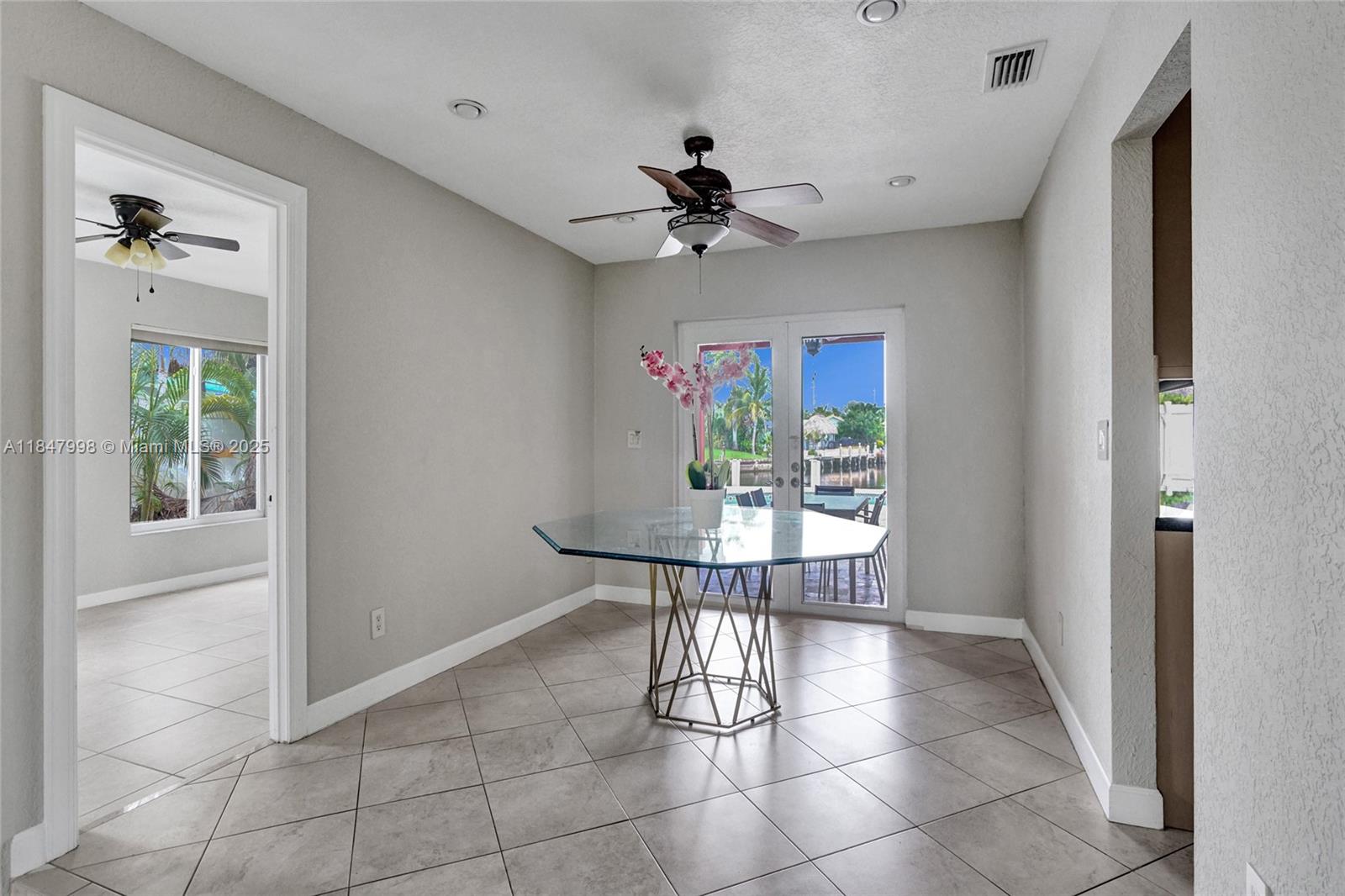 571 Southeast 11th Street Pompano Beach, FL 33060 - Photo 8 of 37