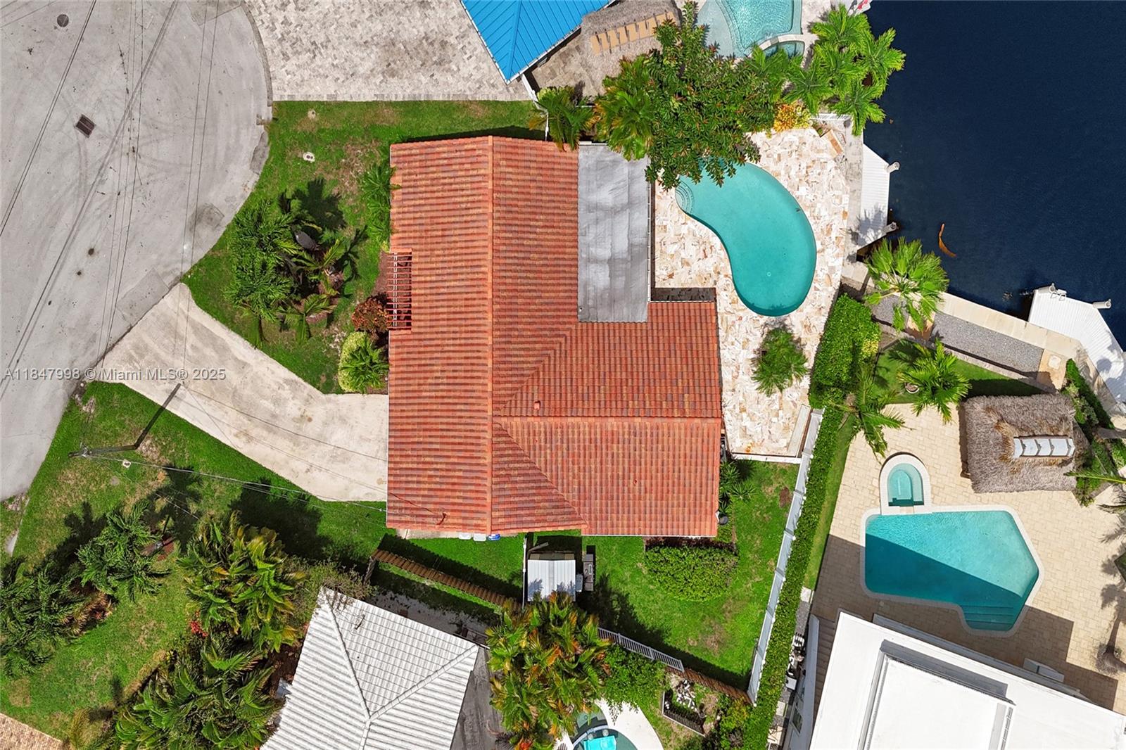 571 Southeast 11th Street Pompano Beach, FL 33060 - Photo 9 of 37