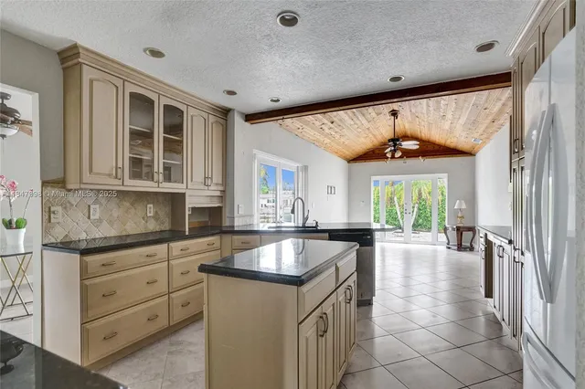 $1,250,000 | 571 Southeast 11th Street, Pompano Beach, FL 33060