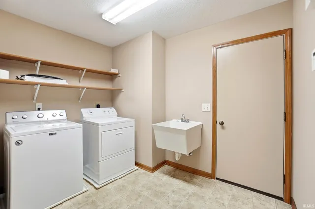 $325,000 | 1622 Tara Bella Lane, Fort Wayne, IN 46845