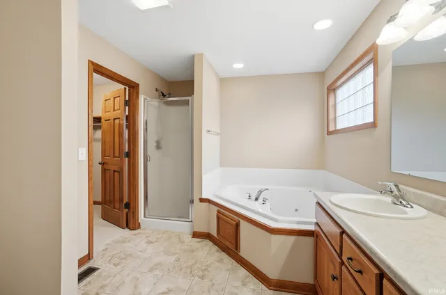 $325,000 | 1622 Tara Bella Lane, Fort Wayne, IN 46845