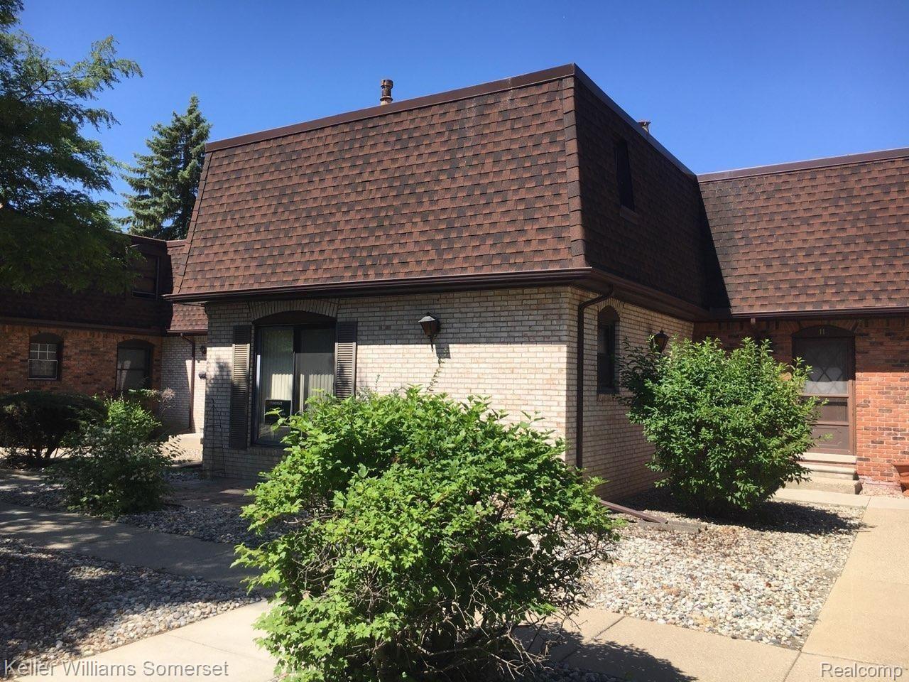 5075 Crooks Road, Unit 12 Royal Oak, MI 48073 - Photo 2 of 22 Charming mini towehome style