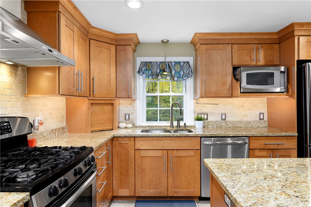56 Gleaner Chapel Road Scituate, RI 02857 - Photo 6 of 30