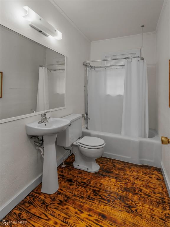 515 Davis Street Minden, LA 71055 - Photo 15 of 28 a bathroom with a sink toilet and shower