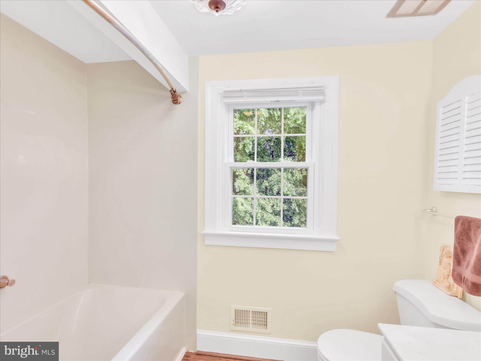 19255 Telegraph Springs Road Purcellville, VA 20132 - Photo 80 of 107 a bathroom with a sink and a bathtub
