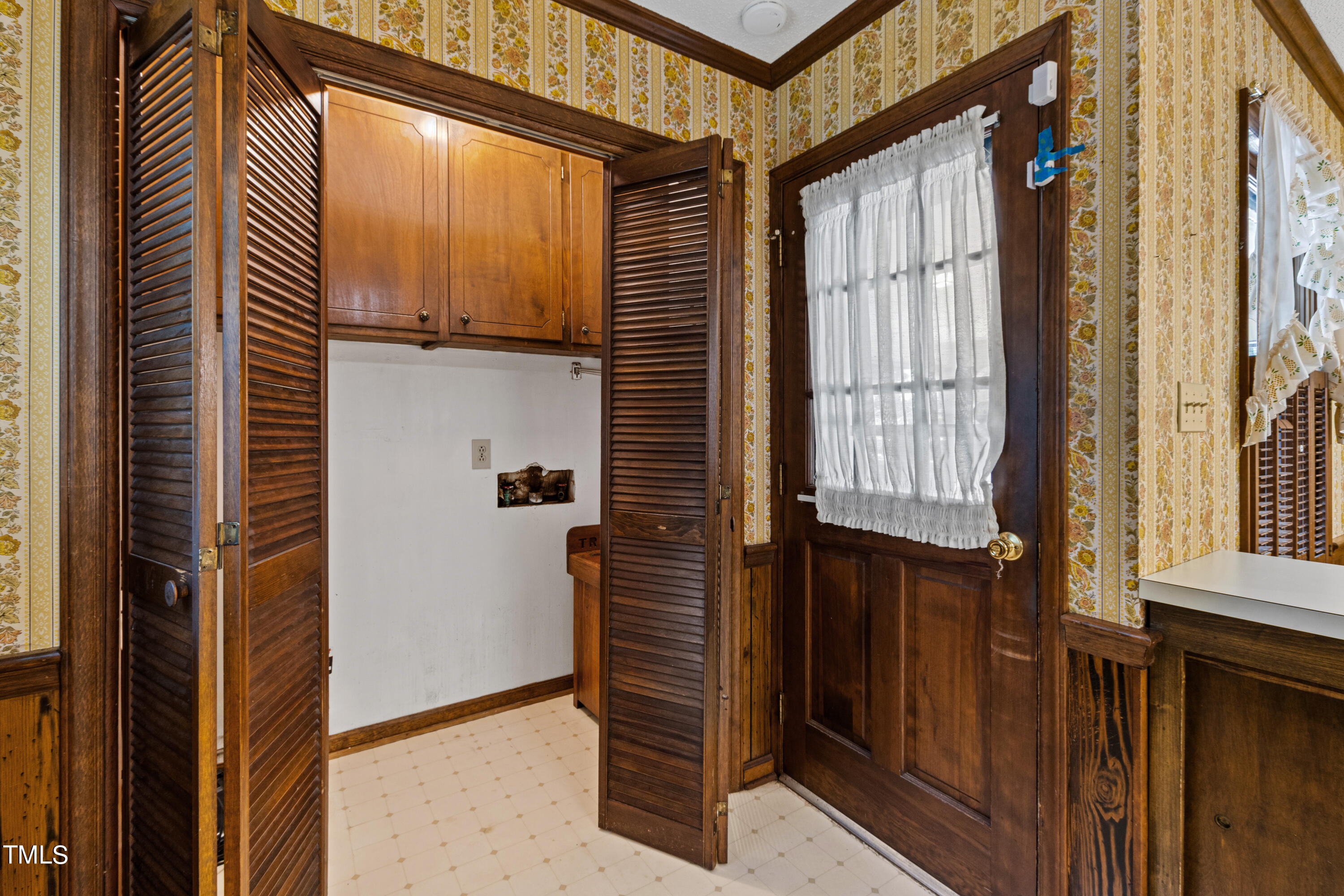 6725 Valley Drive Raleigh, NC 27612 - Photo 10 of 45 laundry
