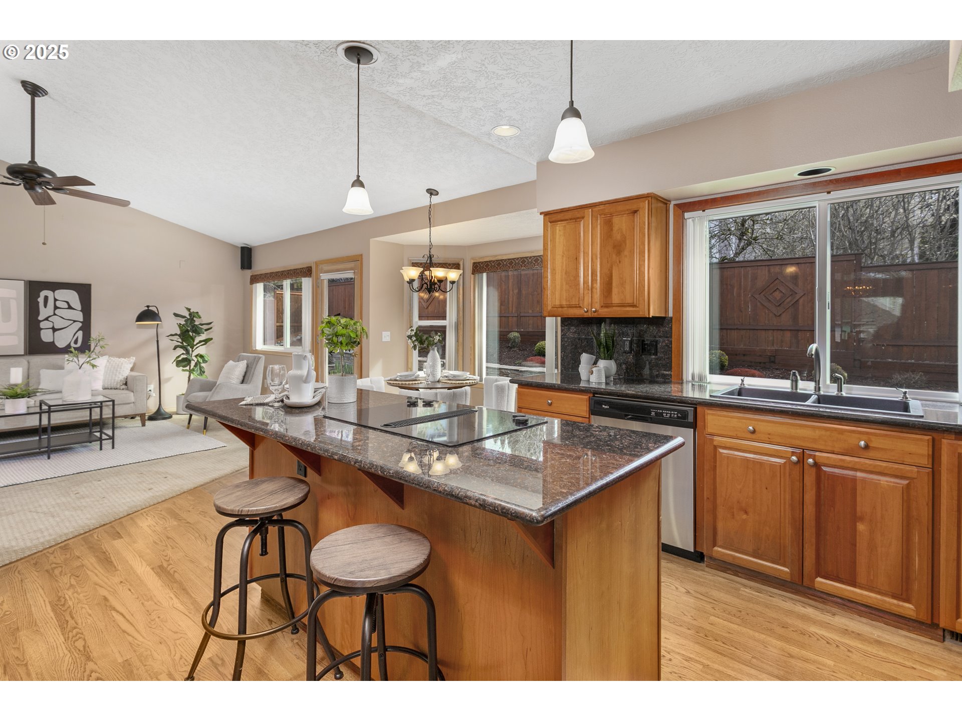 13043 Rogers Road Lake Oswego, OR 97035 - Photo 19 of 39 Gallery Image 19