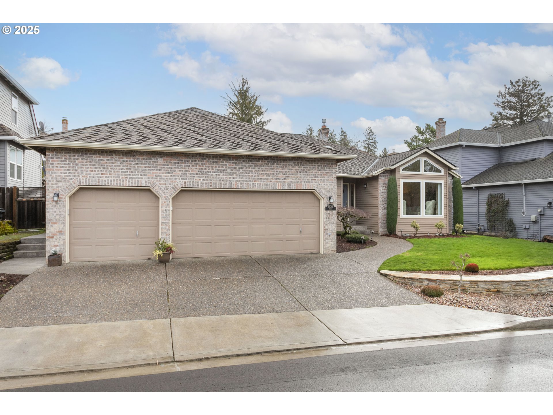 13043 Rogers Road Lake Oswego, OR 97035 - Photo 3 of 39 Gallery Image 3