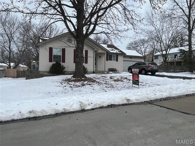 $319,000 | 1108 Mendoza Drive, St. Peters, MO 63376