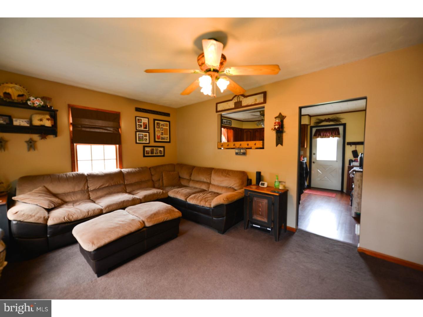 8 Eaton Road Pennsville, NJ 08070 - Photo 8 of 21 Living Room