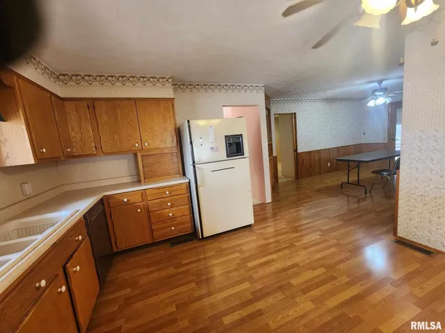 $187,000 | 300 North 8th Street, Elkville, IL 62932