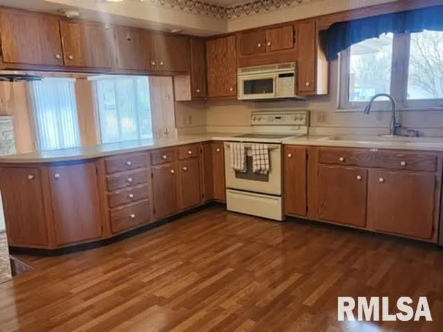 $187,000 | 300 North 8th Street, Elkville, IL 62932