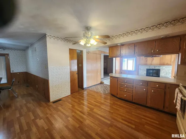 $187,000 | 300 North 8th Street, Elkville, IL 62932