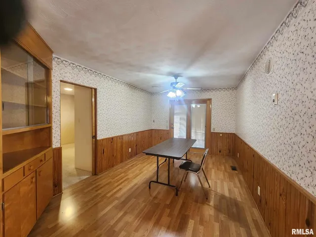 $187,000 | 300 North 8th Street, Elkville, IL 62932