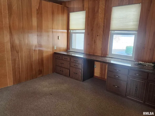 $187,000 | 300 North 8th Street, Elkville, IL 62932