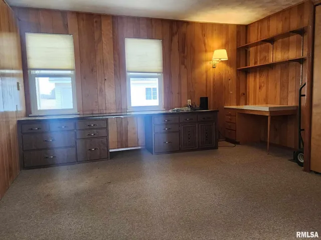 $187,000 | 300 North 8th Street, Elkville, IL 62932