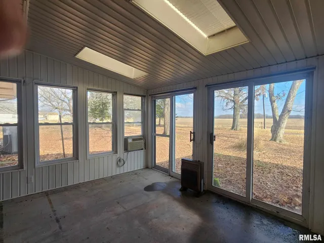 $187,000 | 300 North 8th Street, Elkville, IL 62932