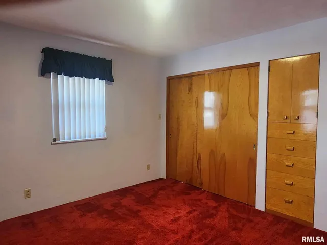 $187,000 | 300 North 8th Street, Elkville, IL 62932