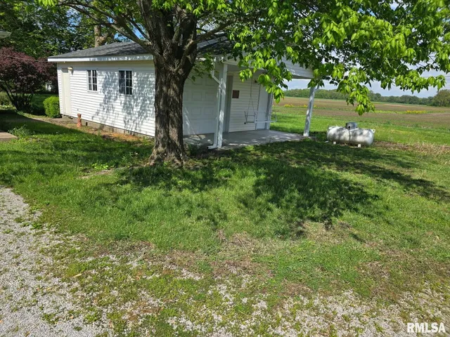 $187,000 | 300 North 8th Street, Elkville, IL 62932