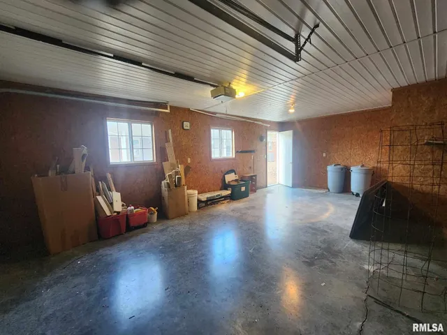 $187,000 | 300 North 8th Street, Elkville, IL 62932