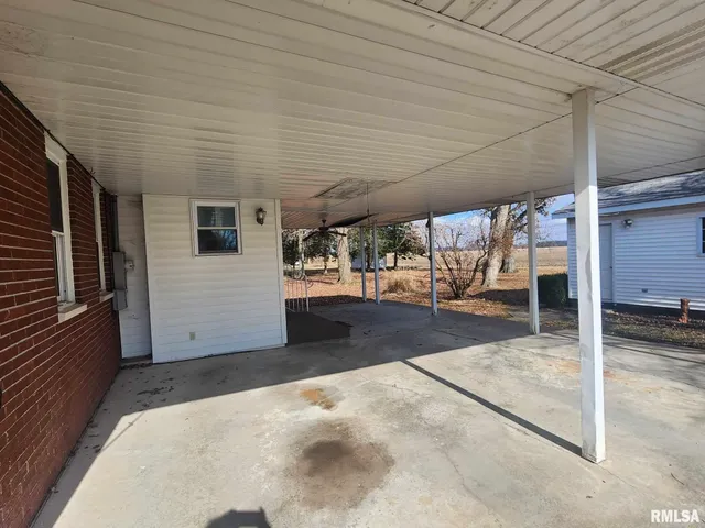 $187,000 | 300 North 8th Street, Elkville, IL 62932