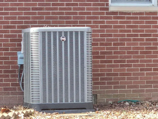 $187,000 | 300 North 8th Street, Elkville, IL 62932