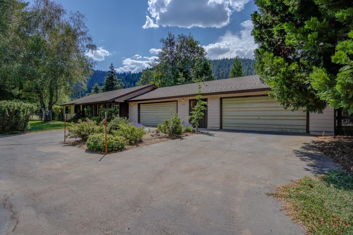 1501 Davis Place Road Mount Shasta, CA 96067 - Photo 1 of 27 Gallery Image 1