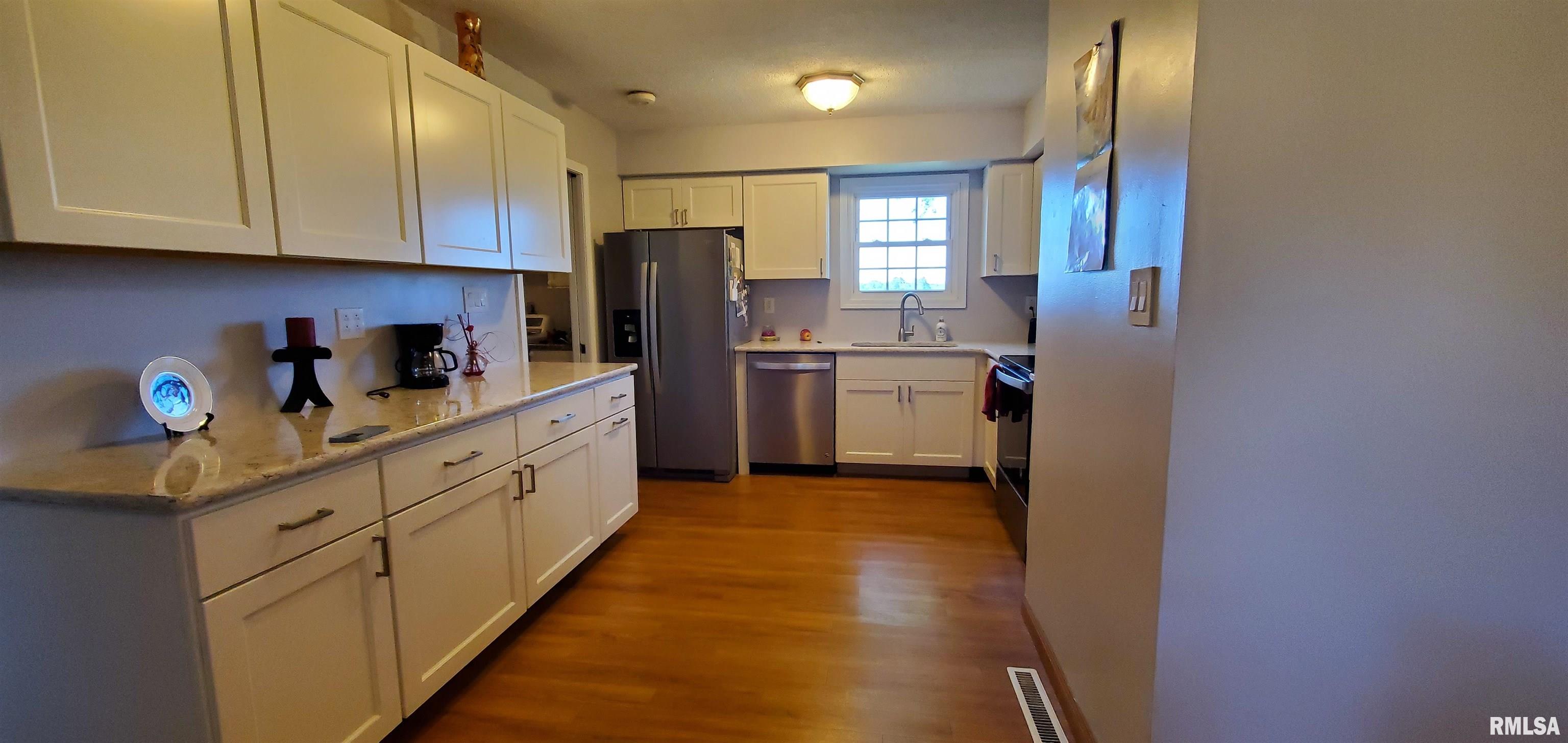 8543 Emling Road Du Quoin, IL 62832 - Photo 9 of 19 Gallery Image 9